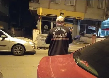 Motosikletle geldikleri iş yerini kurşunladılar