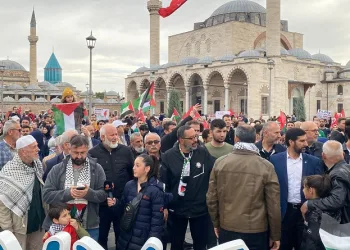 Konya’da Gazze için insan zinciri oluşturuldu