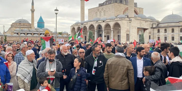 Konya’da Gazze için insan zinciri oluşturuldu
