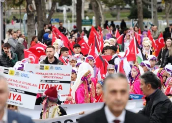 Konya’da Halk Oyunları Minikler Türkiye Şampiyonası kortejle başladı