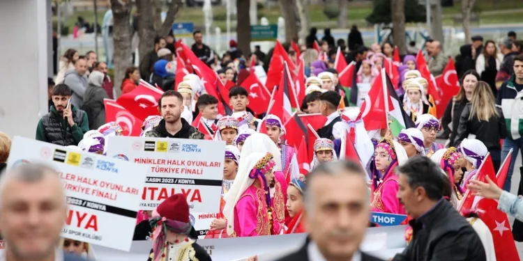 Konya’da Halk Oyunları Minikler Türkiye Şampiyonası kortejle başladı