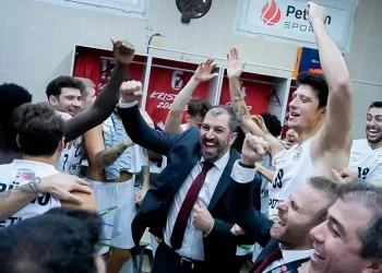 Aliağa Petkimspor, zirveye oynuyor
