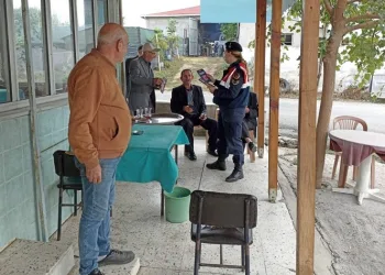 Edirne jandarması vatandaşları aile içi şiddete karşı bilgilendirdi