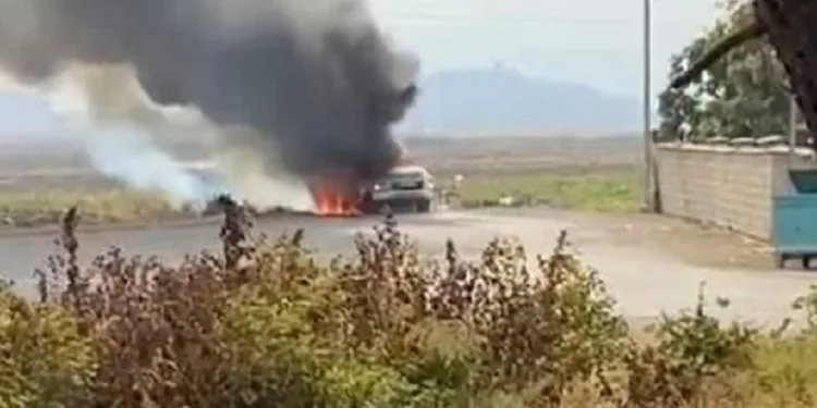 Park halindeki otomobil alev alev yandı
