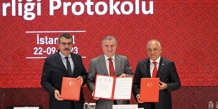 Kayseri’de öğretmenlere futbol eğitimi verilecek