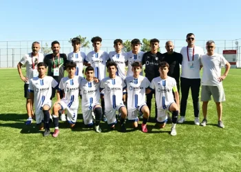 Yenişehir Belediyesi U16 Futbol Takımı namağlup lider