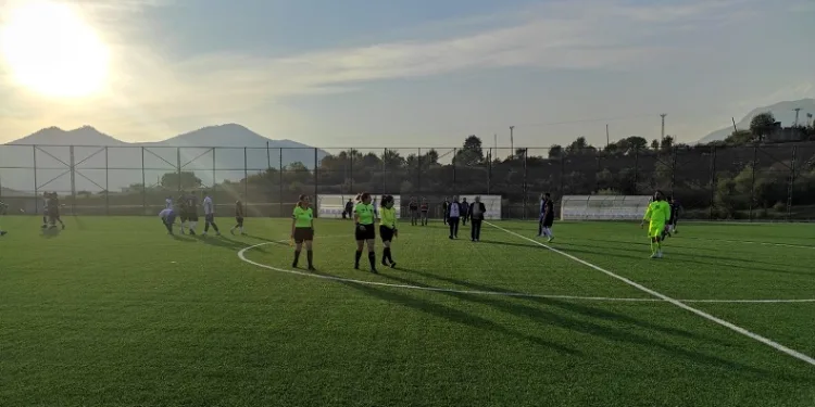 Batman amatör futbol ligi, başarılı kadın hakemler tarafından yönetiliyor