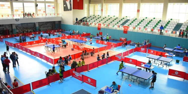 Salihli’de masa tenisi heyecanı başladı