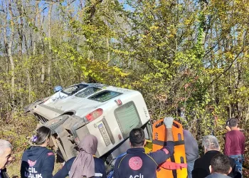 Yolcu minibüsü yoldan çıktı: 1 kişi hayatını kaybetti