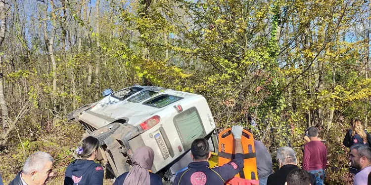 Yolcu minibüsü yoldan çıktı: 1 kişi hayatını kaybetti