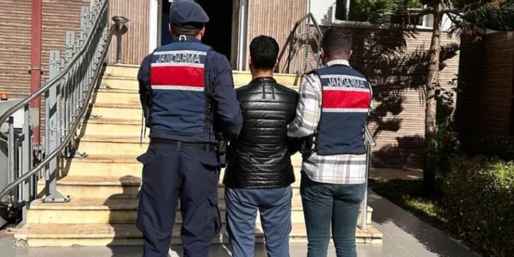 Alanya’da aranan şahıs yakalandı