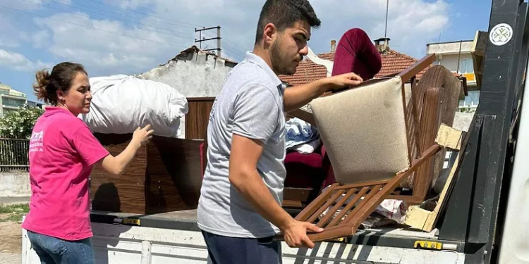 Germencik’te ikinci el eşyalar, ihtiyaç sahiplerine ulaştırılıyor