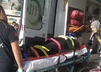Bursa’da yaralı eşinin elini hiç bırakmadı