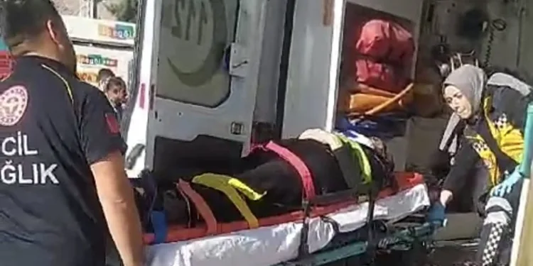 Bursa’da yaralı eşinin elini hiç bırakmadı