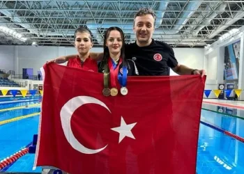 Milli yüzücü Sümeyye Boyacı Mısır’da altın madalya kazandı