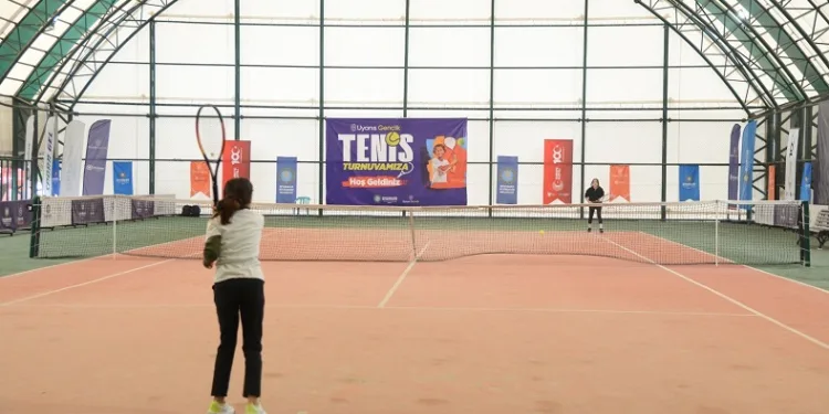 Uyanış Gençlik 2. Tenis Turnuvası devam ediyor
