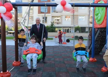 Efeler’de Memiş Dinç Parkı hizmete açıldı