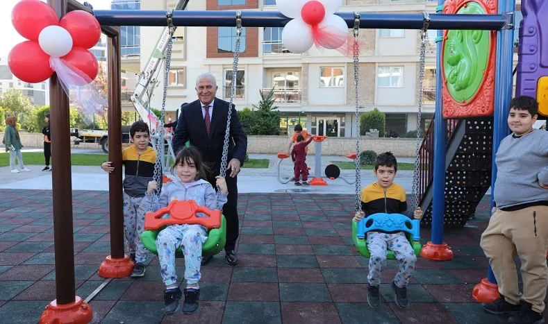 Efeler’de Memiş Dinç Parkı hizmete açıldı