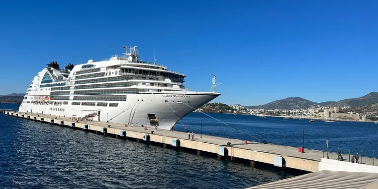 Bodrum’a sezonun son gemisi geldi