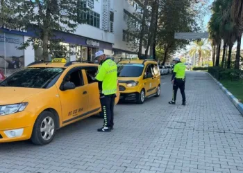 Gazipaşa’da taksiciler denetlendi