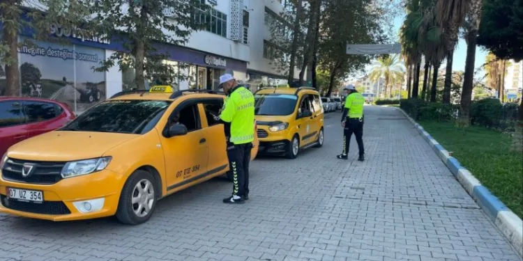 Gazipaşa’da taksiciler denetlendi