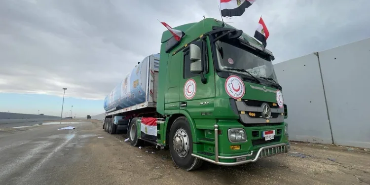 Gazze’ye yakıt girişine izin verildi