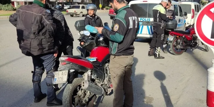 Samsun’da polisten motosiklet uygulaması