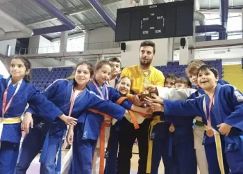 Eskişehirli minik judocular madalyaları topladı