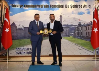 Vali Mustafa Çiftçi şampiyonu kabul etti