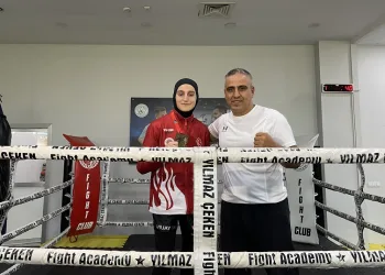 Milli antrenör amcasının ısrarıyla spora başladı, 16 yaşında dünya şampiyonu oldu