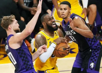 NBA’de Lakers’ta LeBron James’in triple-double performansı galibiyete yetmedi