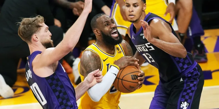 NBA’de Lakers’ta LeBron James’in triple-double performansı galibiyete yetmedi