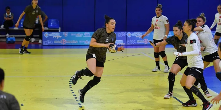 Konyaaltı Belediyesi SK Kadın Hentbol takımı Süper Lig’de namağlup