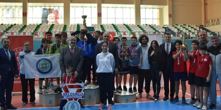 Salihli’de minik raketlere ödülleri verildi