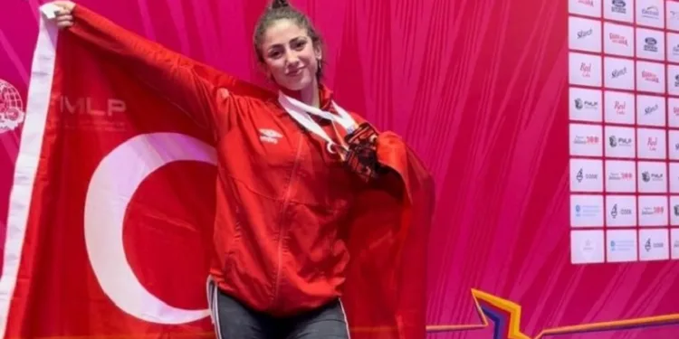 Mersinli halterci Gamze Altun dünya şampiyonu