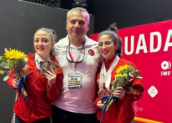Denizlili antrenörün halterci kızları Meksika’da altın madalya kazandı
