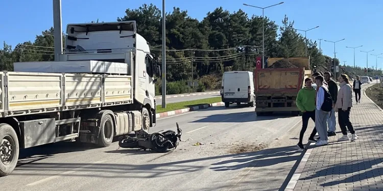 Kamyona arkadan çarpan motosiklet sürücüsü ağır yaralandı