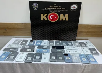 Siirt’te piyasa değeri 450 bin TL olan gümrük kaçağı cep telefonu ele geçirildi