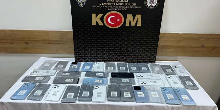 Siirt’te piyasa değeri 450 bin TL olan gümrük kaçağı cep telefonu ele geçirildi