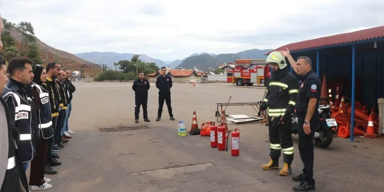 Marmaris’te itfaiyeden polise yangın eğitimi