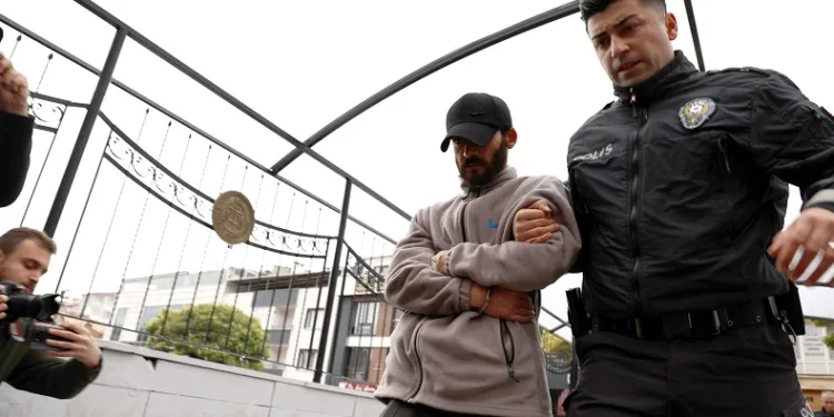 Park halindeki araçların lastiğini patlatan şahıs adli kontrolle serbest bırakıldı