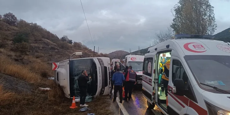 Amasya’da yolcu otobüsü devrildi: 27 yaralı