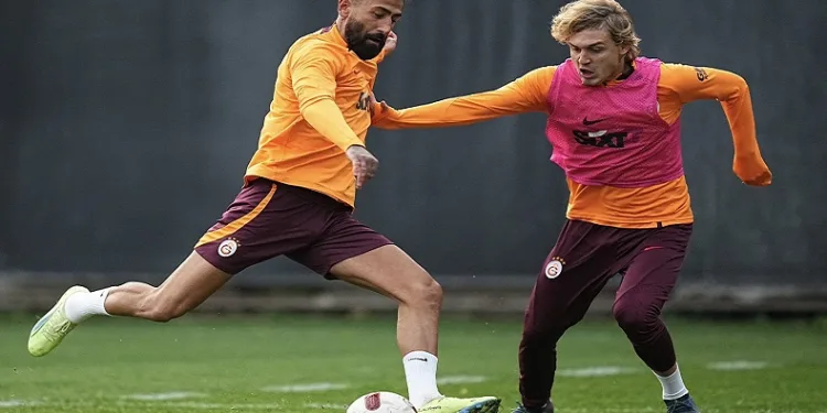 Galatasaray, Alanyaspor maçı hazırlıklarını çift antrenmanla sürdürdü