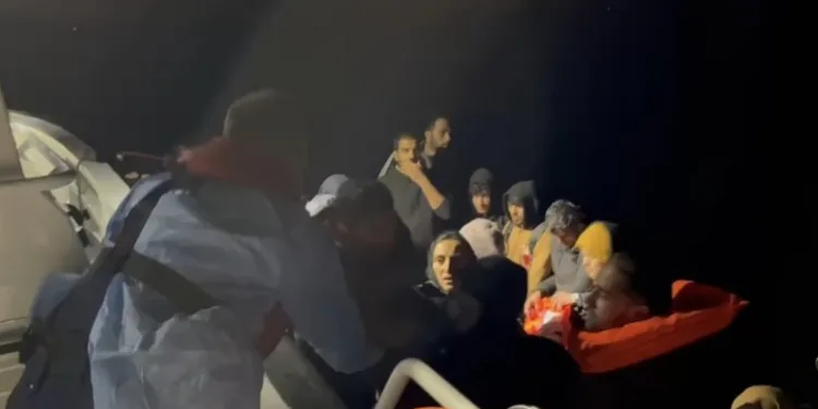 Ayvacık’ta 47 kaçak göçmen kurtarıldı