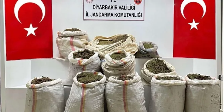 Diyarbakır’da 296 kilo uyuşturucu ele geçirildi