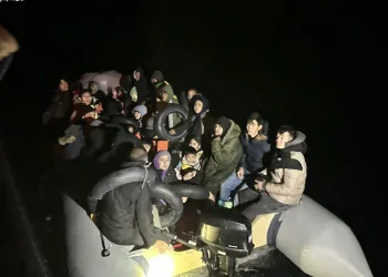 Ayvacık açıklarında 43 kaçak göçmen yakalandı