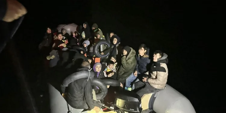 Ayvacık açıklarında 43 kaçak göçmen yakalandı