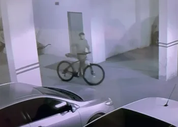 Bisiklet hırsızı önce kameraya, sonra polise yakalandı