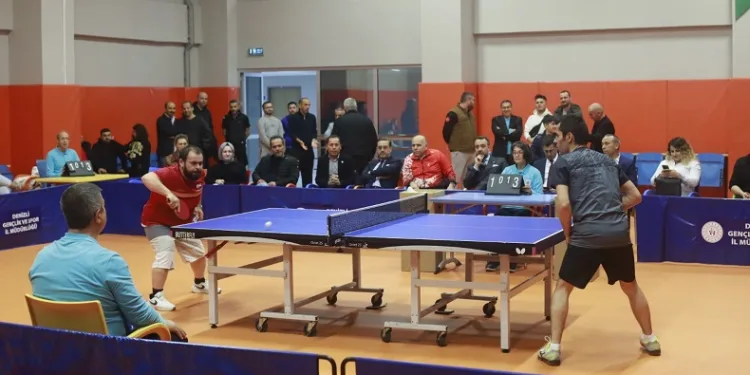 Denizli’de masa tenisi turnuvasının kazananları belli oldu