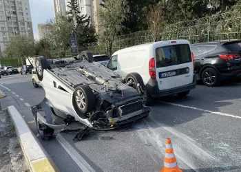Kontrolden otomobil araç  takla attı